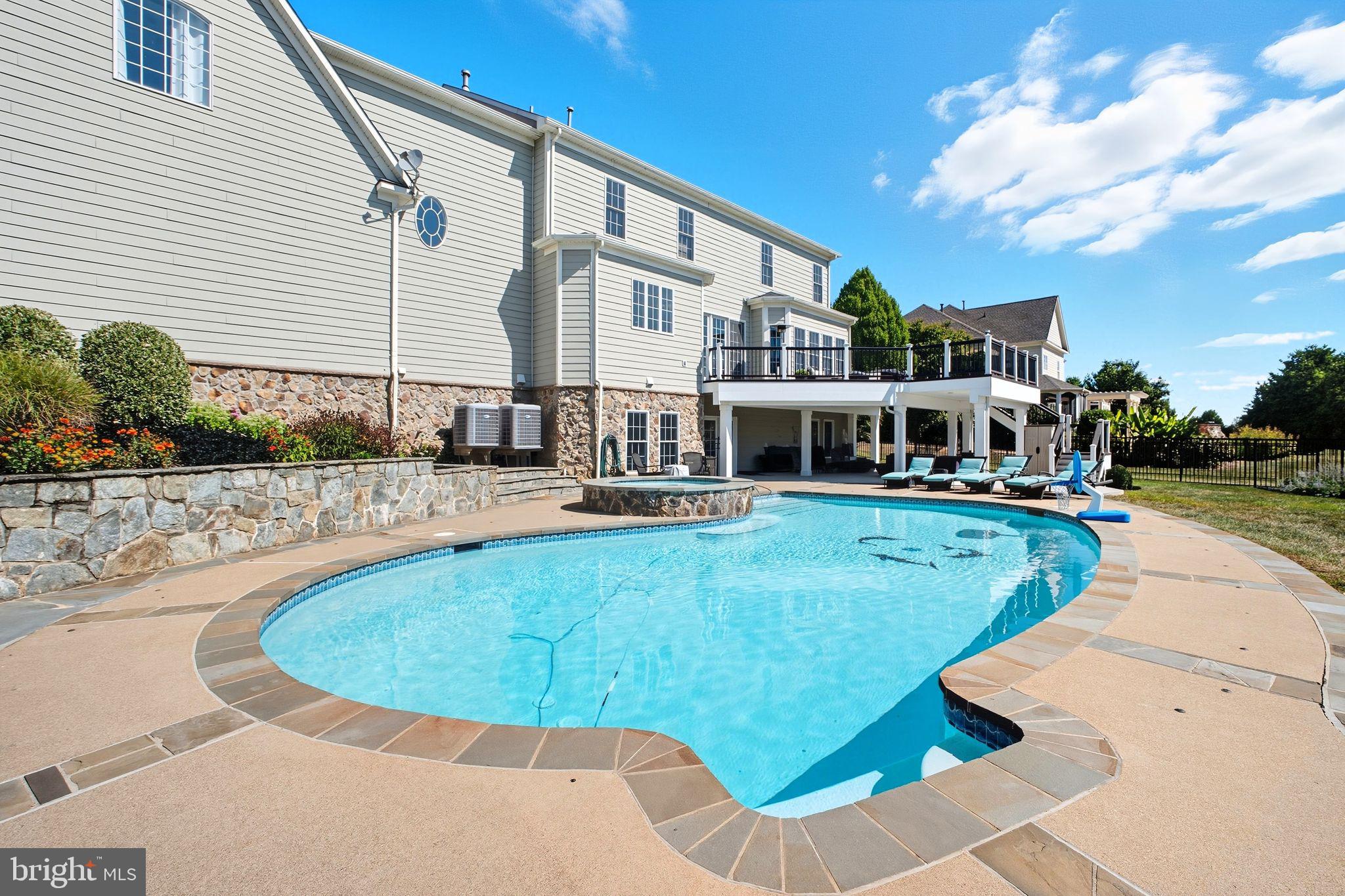 RASPBERRY FALLS - Residential