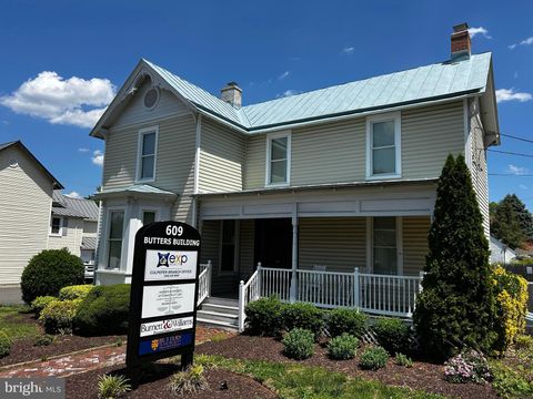 Photo of 609 S Main Street, CULPEPER, VA 22701 (MLS # VACU2013684)
