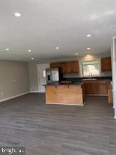 902 W POPLAR ROAD