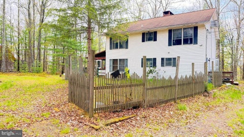 Homes For Sale - 121 Ledgewood Dr Dr<br/> Wayne County, HAWLEY, PA 18428