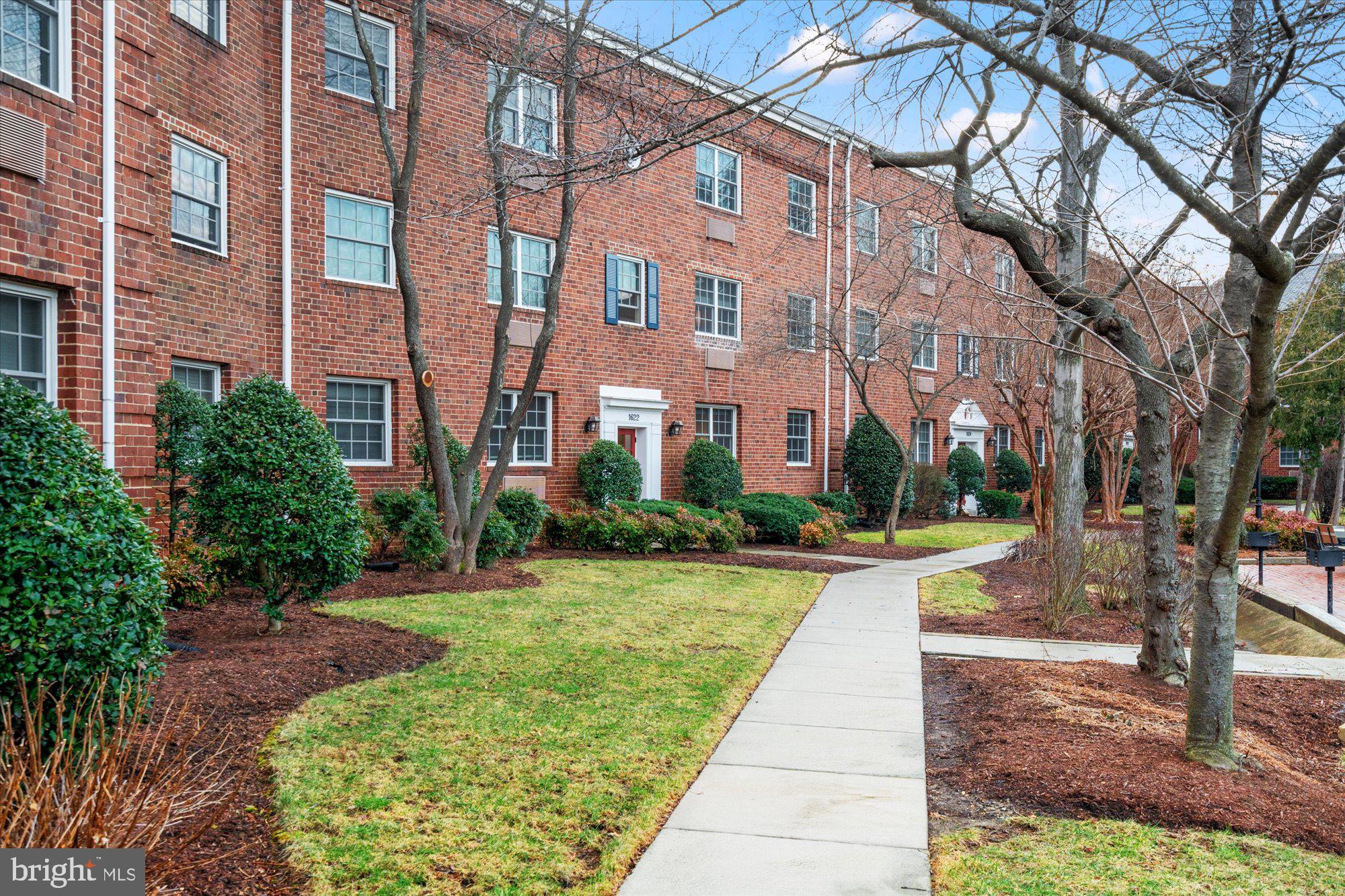 1622 W ABINGDON DRIVE 102