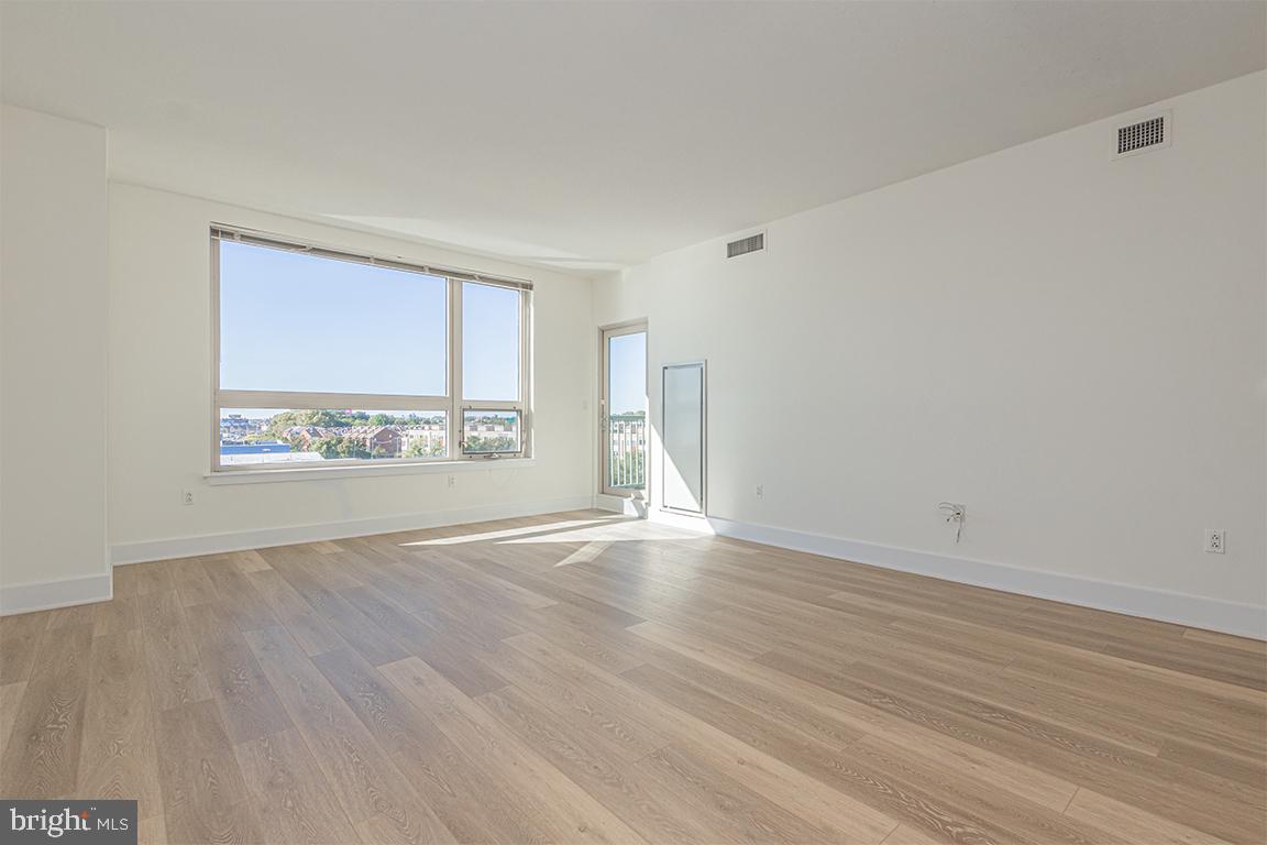 DOCKSIDE CONDOMINIUM - Residential