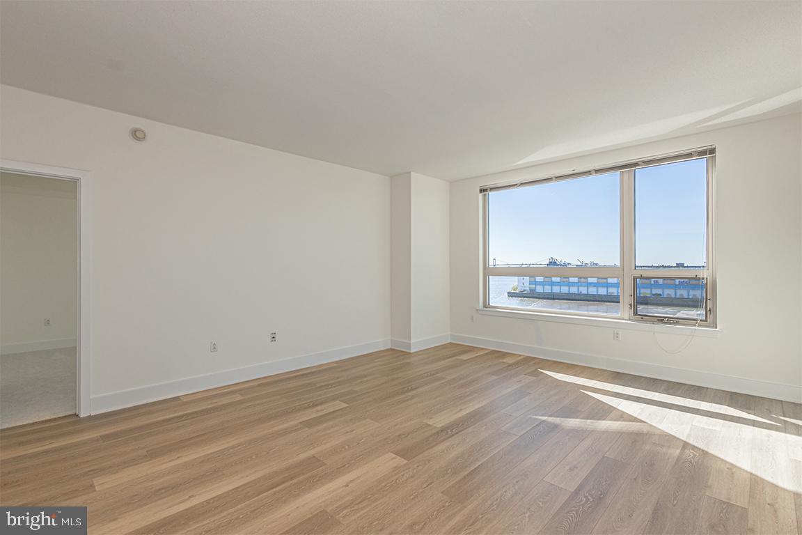 DOCKSIDE CONDOMINIUM - Residential