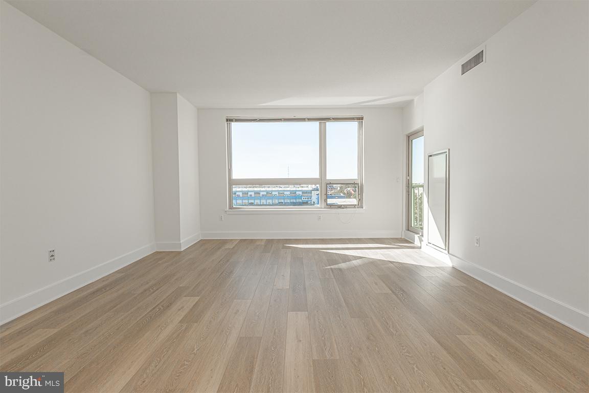 DOCKSIDE CONDOMINIUM - Residential