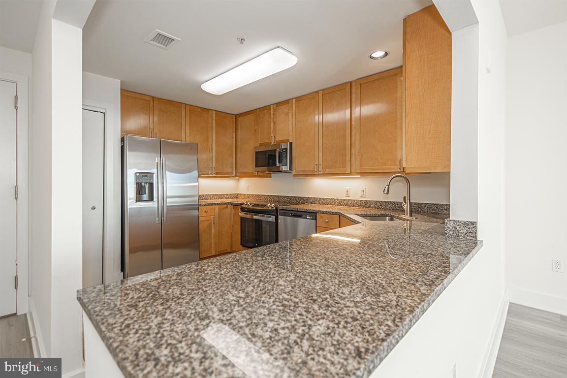 DOCKSIDE CONDOMINIUM - Residential