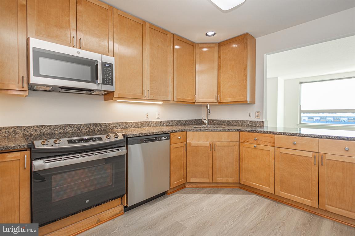 DOCKSIDE CONDOMINIUM - Residential