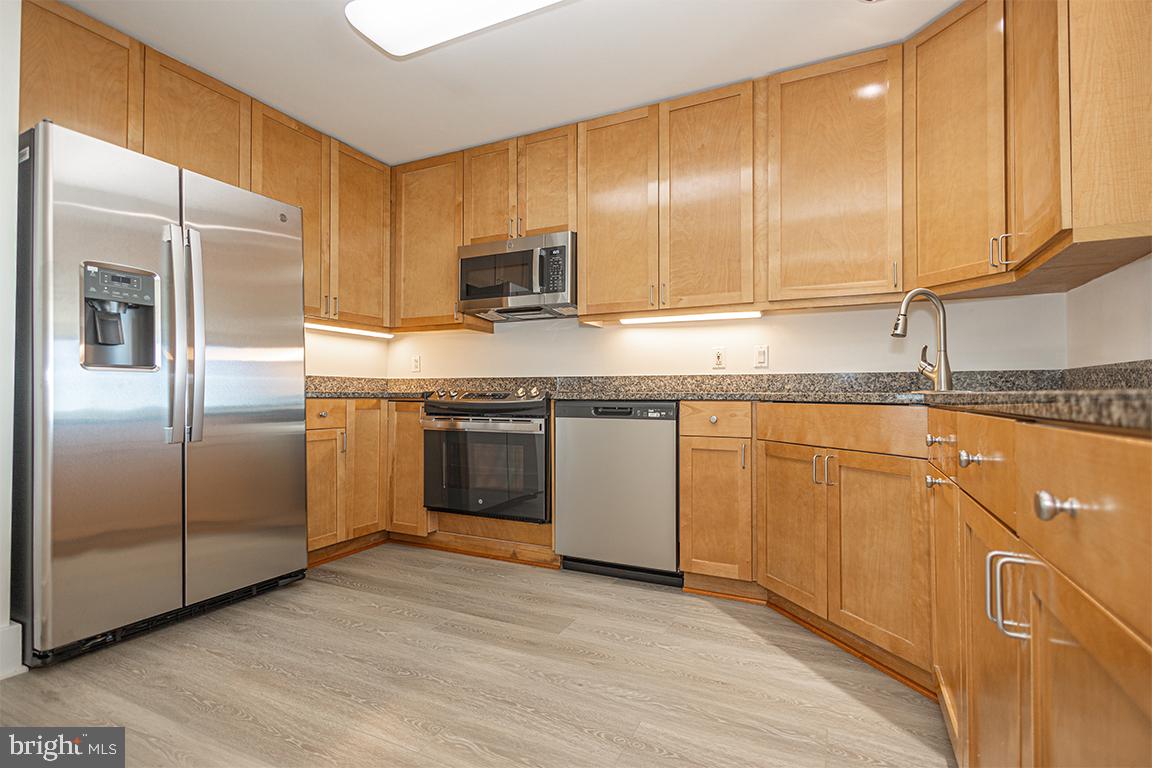 DOCKSIDE CONDOMINIUM - Residential