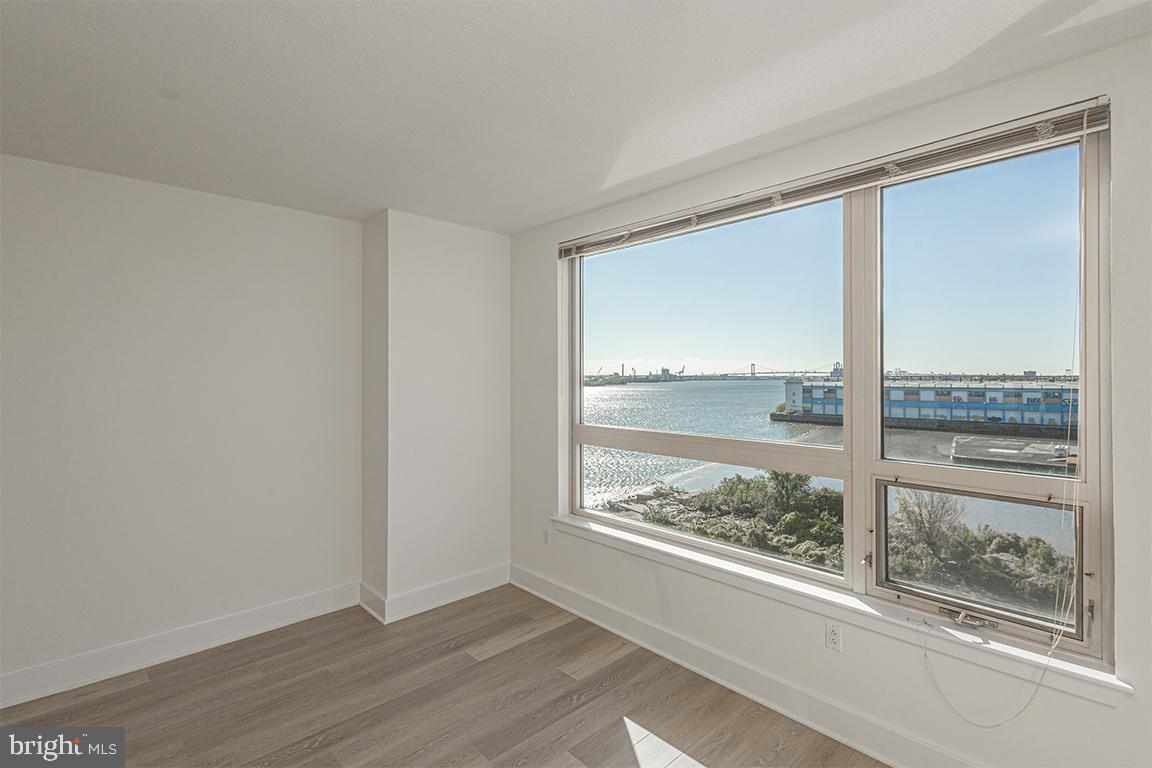 DOCKSIDE CONDOMINIUM - Residential