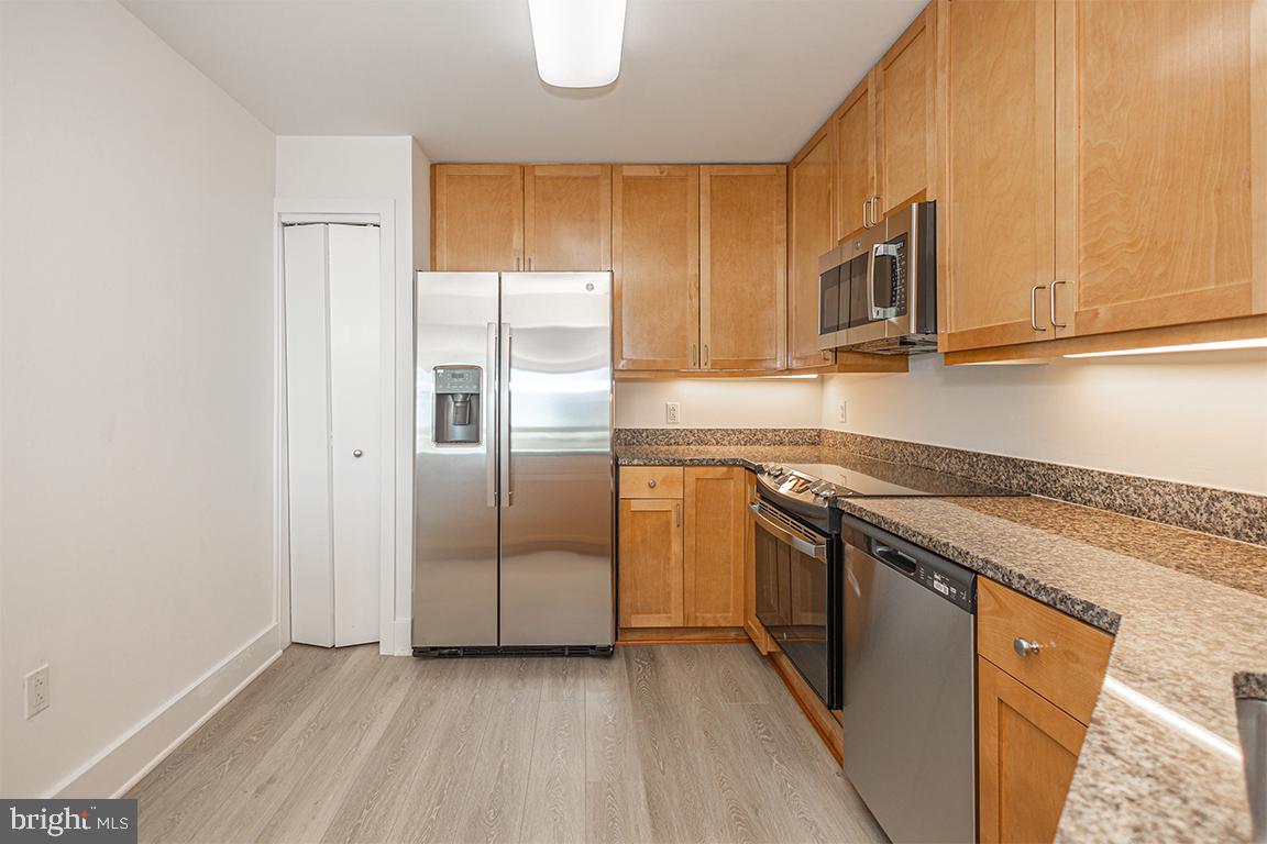 DOCKSIDE CONDOMINIUM - Residential