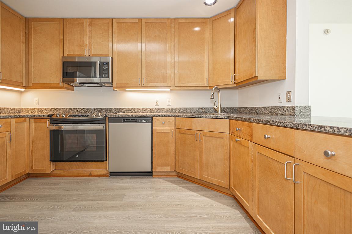 DOCKSIDE CONDOMINIUM - Residential