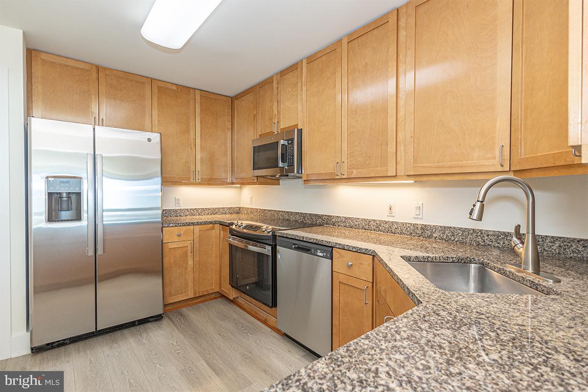 DOCKSIDE CONDOMINIUM - Residential