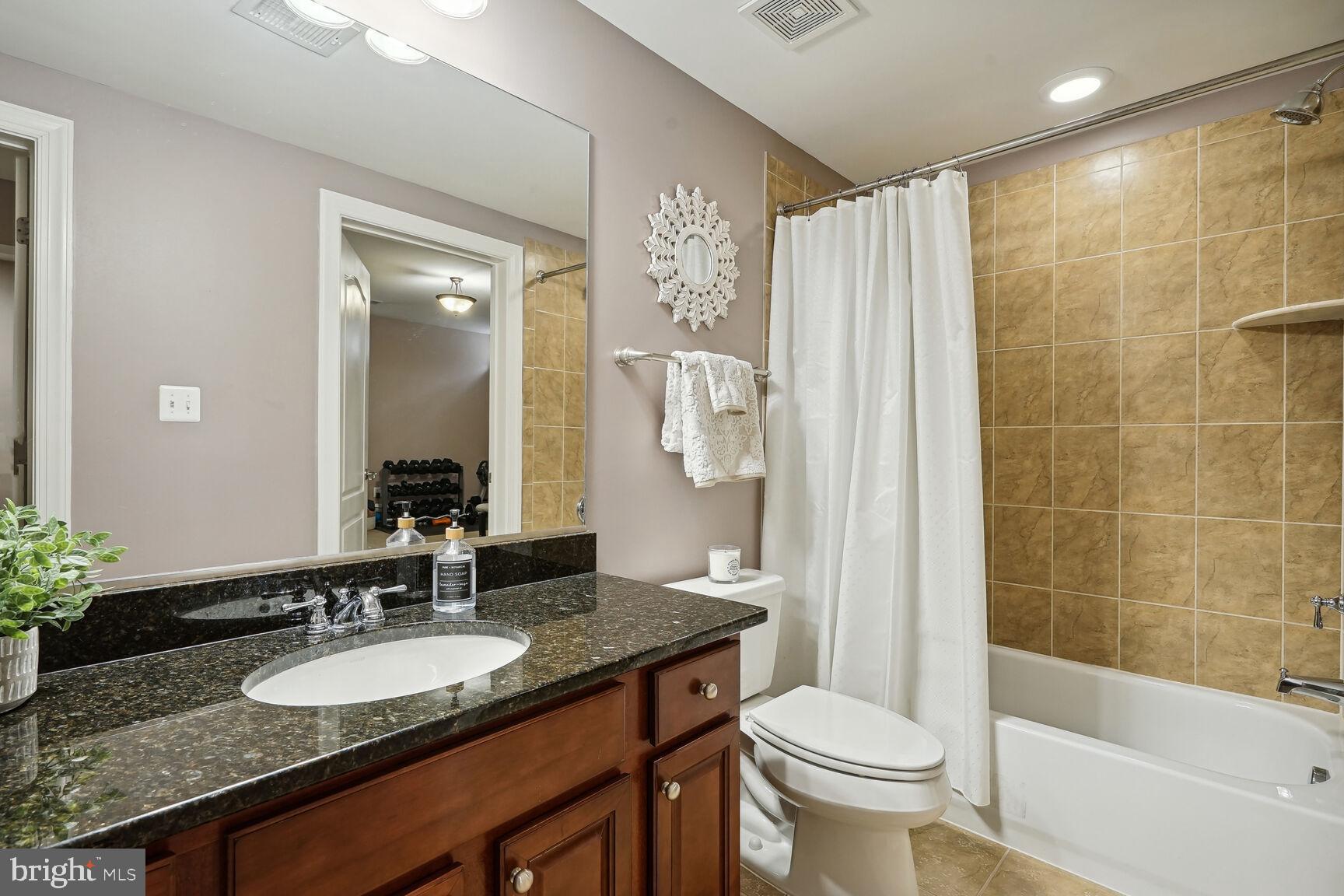 NIRVANA PALACE - Residential