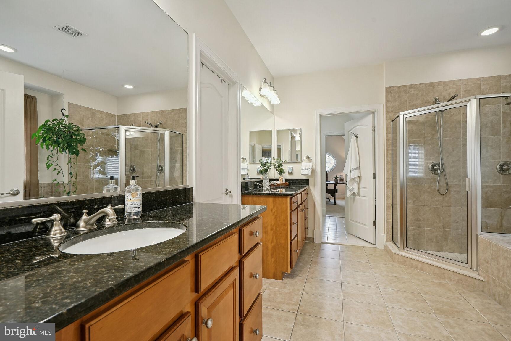 NIRVANA PALACE - Residential