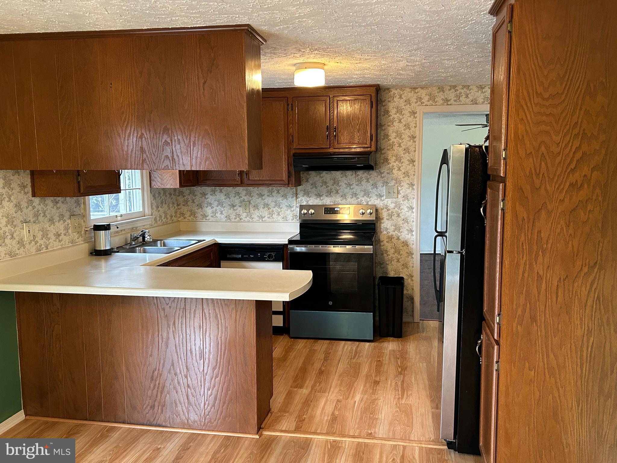 ROLLING HILLS ESTATES - Residential