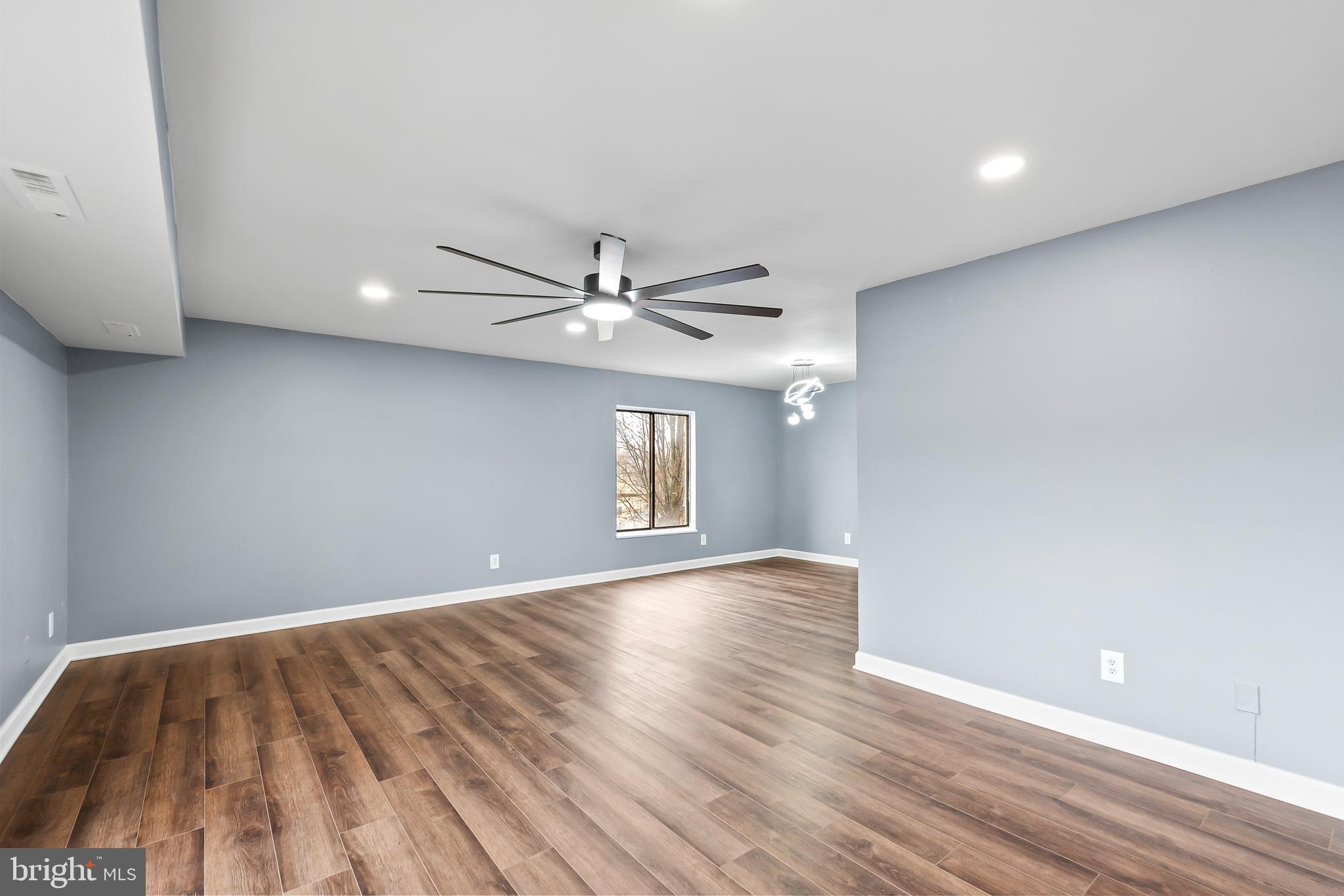 WOODLAKE TOWERS - Residential