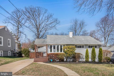 Photo of 1208 Allison Drive, ROCKVILLE, MD 20851 (MLS # MDMC2219302)