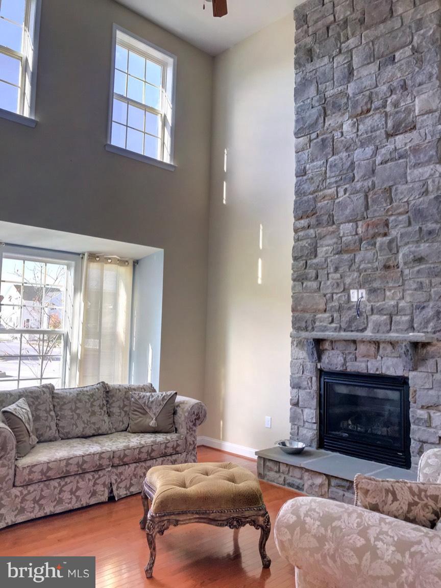 LAKELAND PLACE - Residential