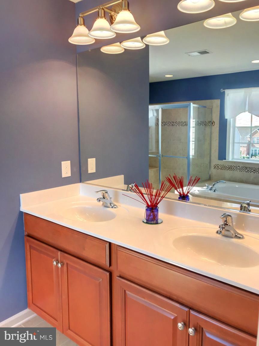 LAKELAND PLACE - Residential