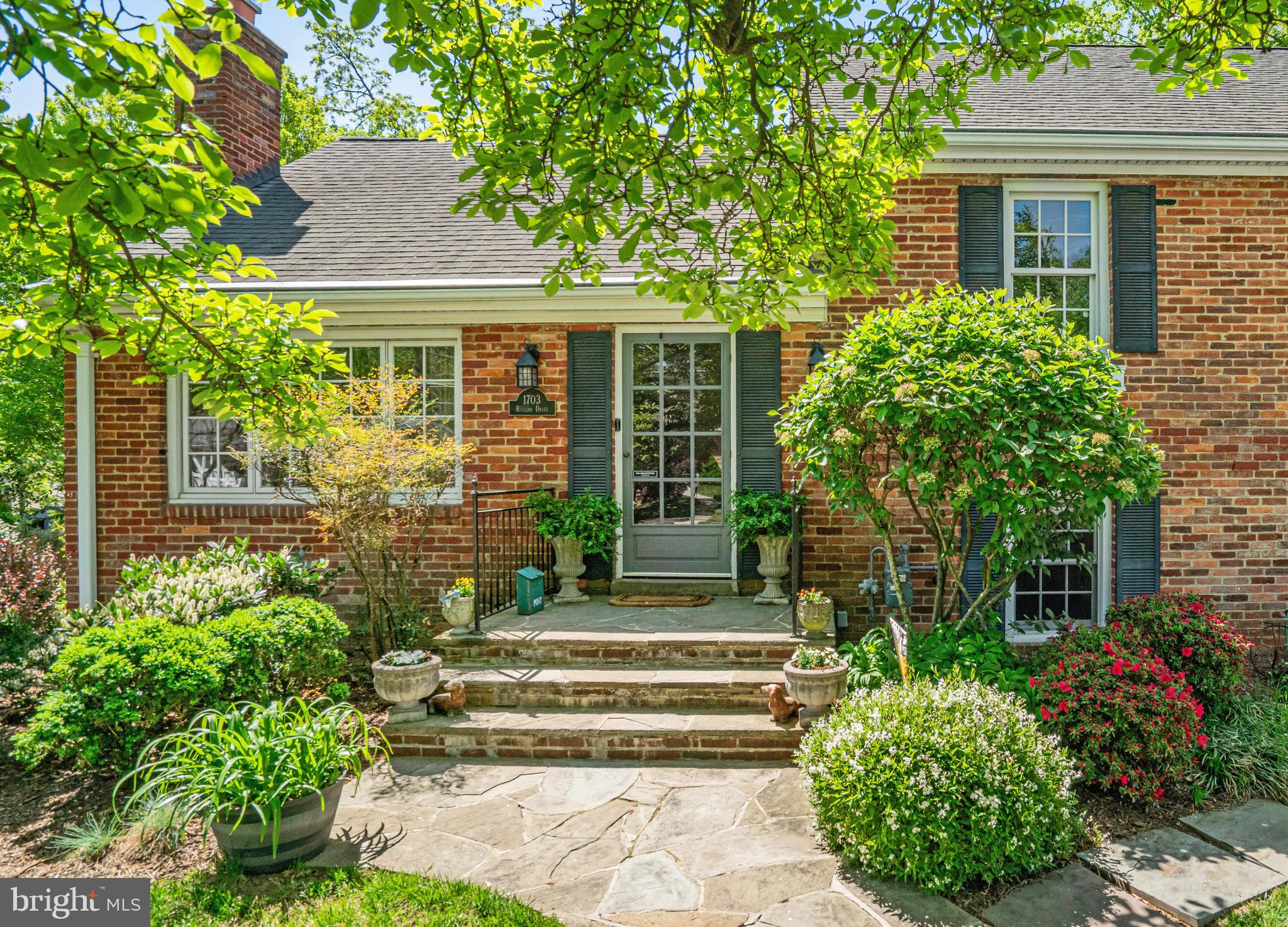 BUCKNELL MANOR - Residential