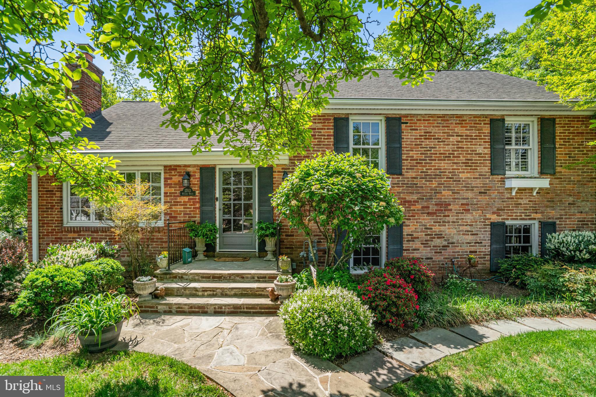 BUCKNELL MANOR - Residential