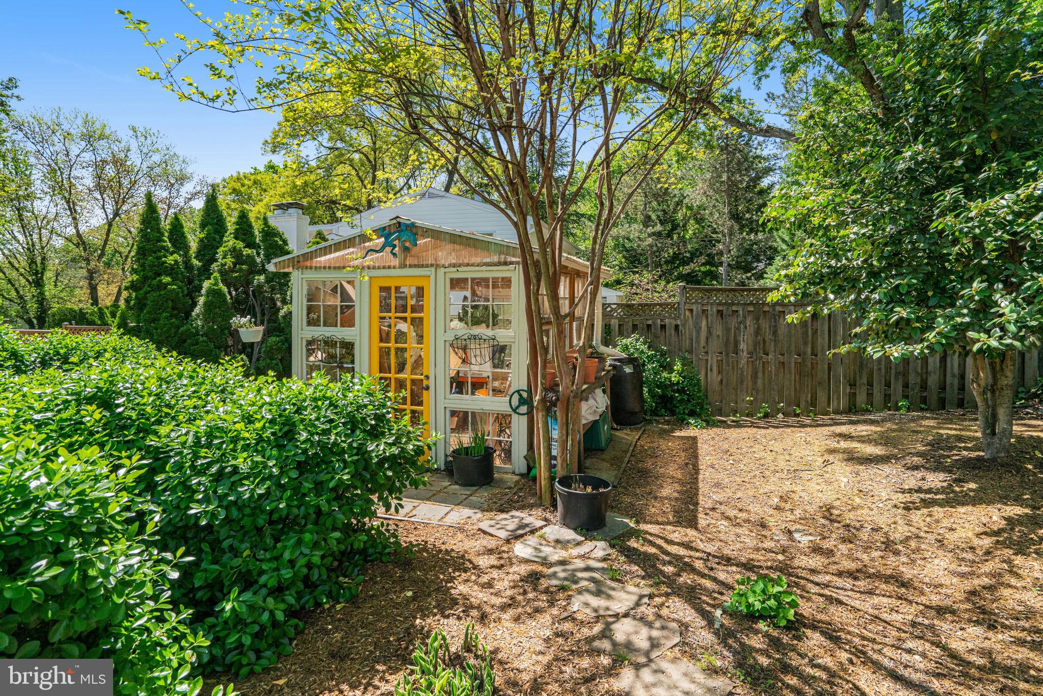 BUCKNELL MANOR - Residential