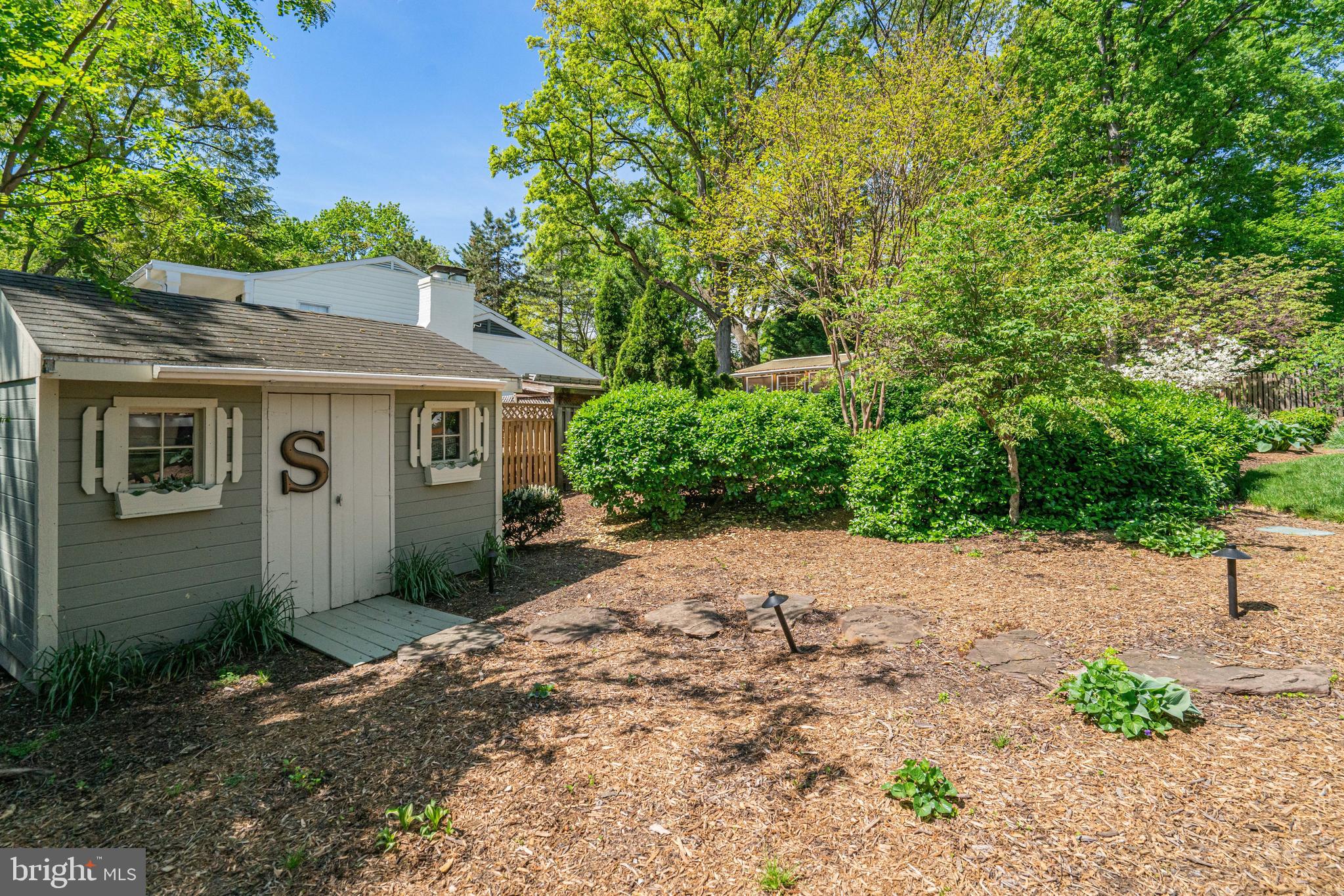 BUCKNELL MANOR - Residential