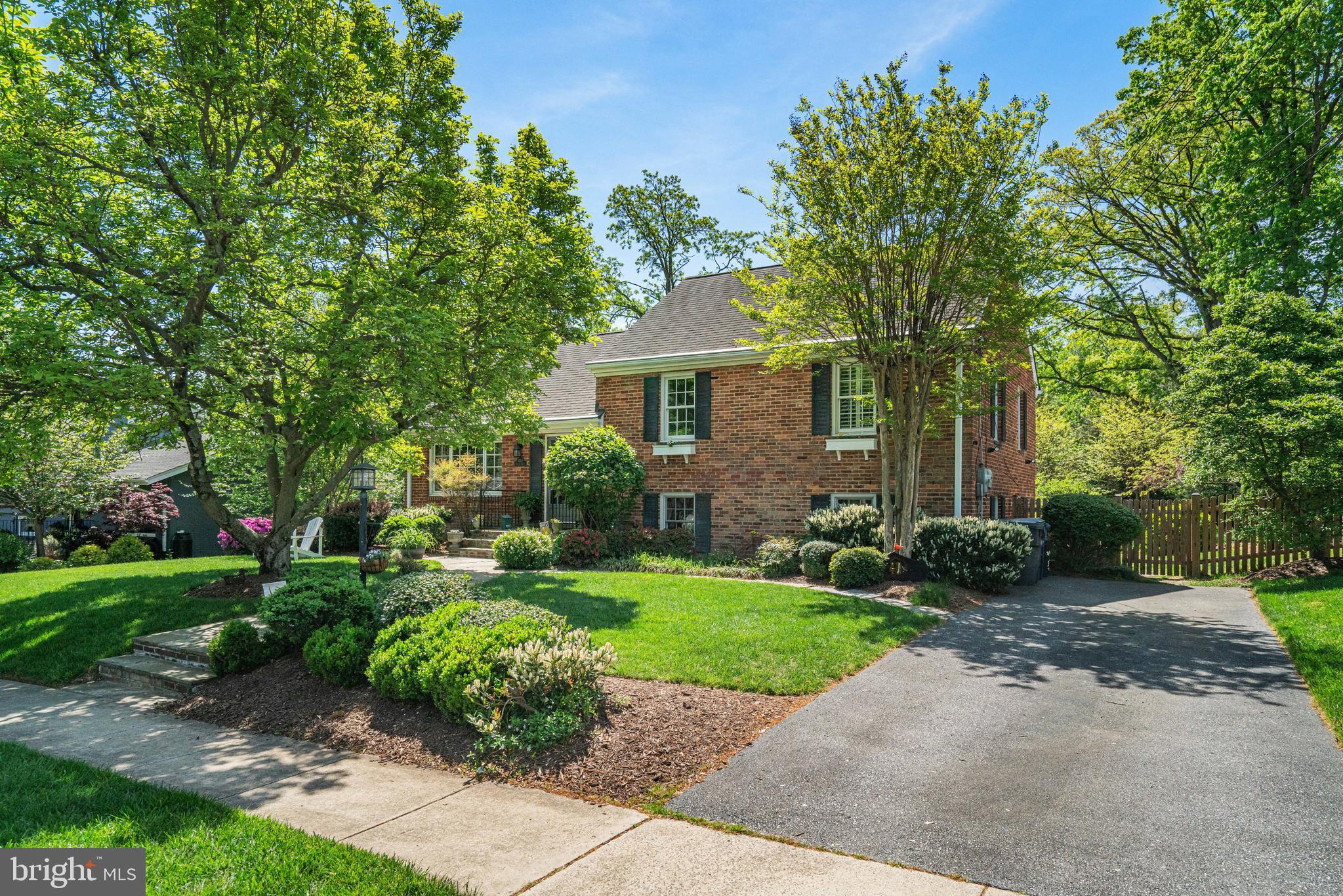 BUCKNELL MANOR - Residential