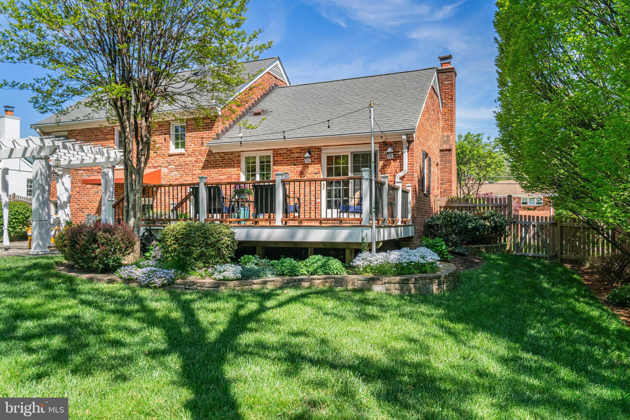 BUCKNELL MANOR - Residential