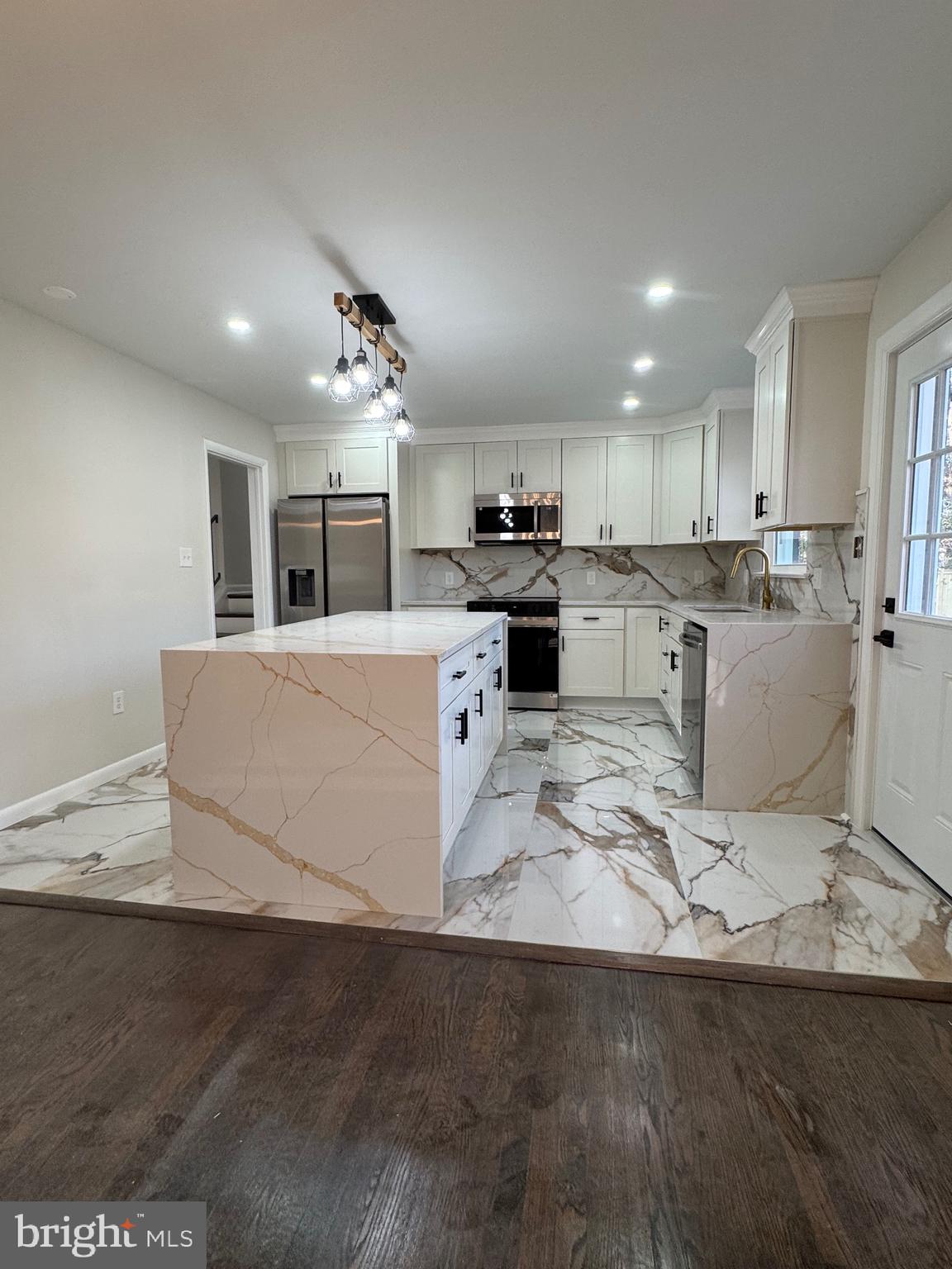 YACHT HAVEN ESTATES - Residential