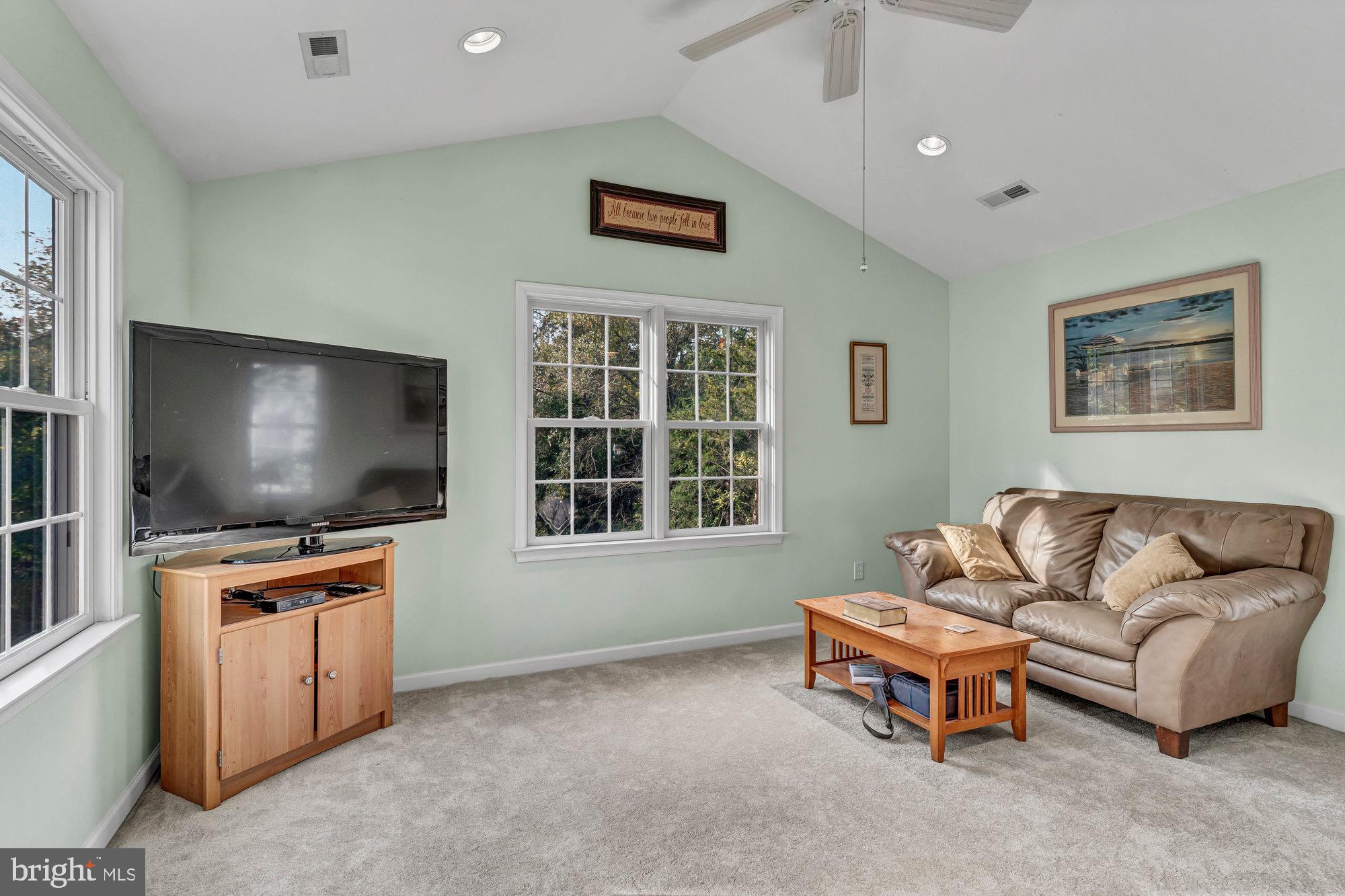 EAST VIENNA WOODS - Residential