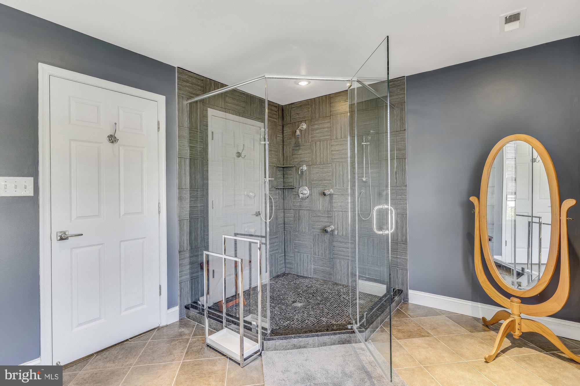 EAST VIENNA WOODS - Residential