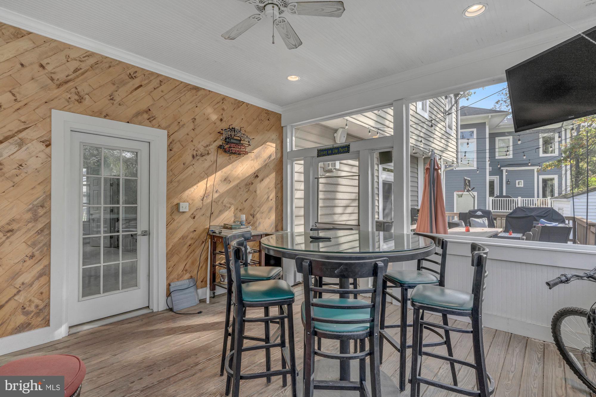 EAST VIENNA WOODS - Residential