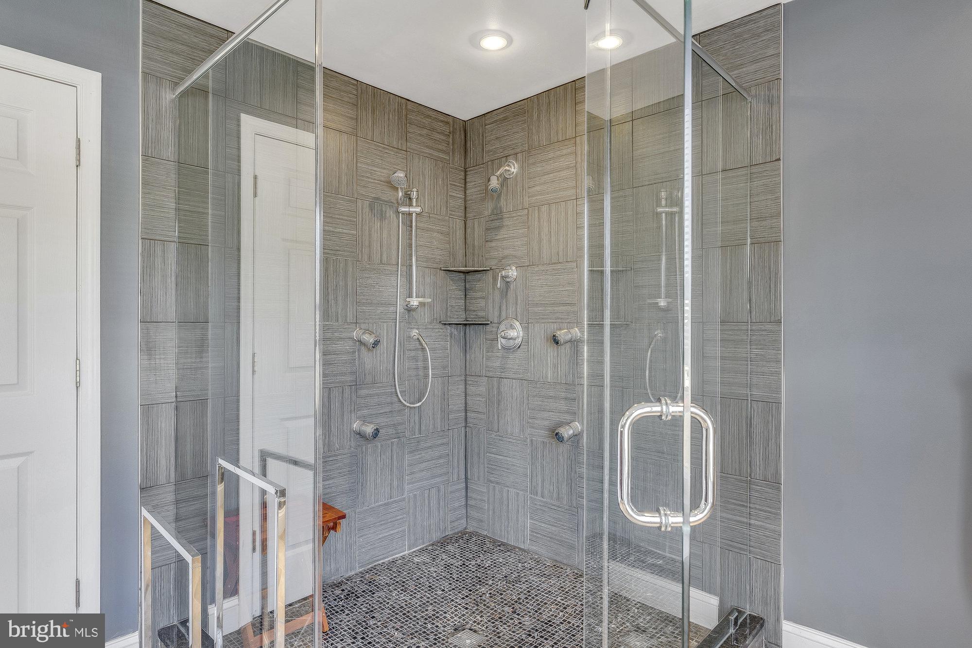 EAST VIENNA WOODS - Residential