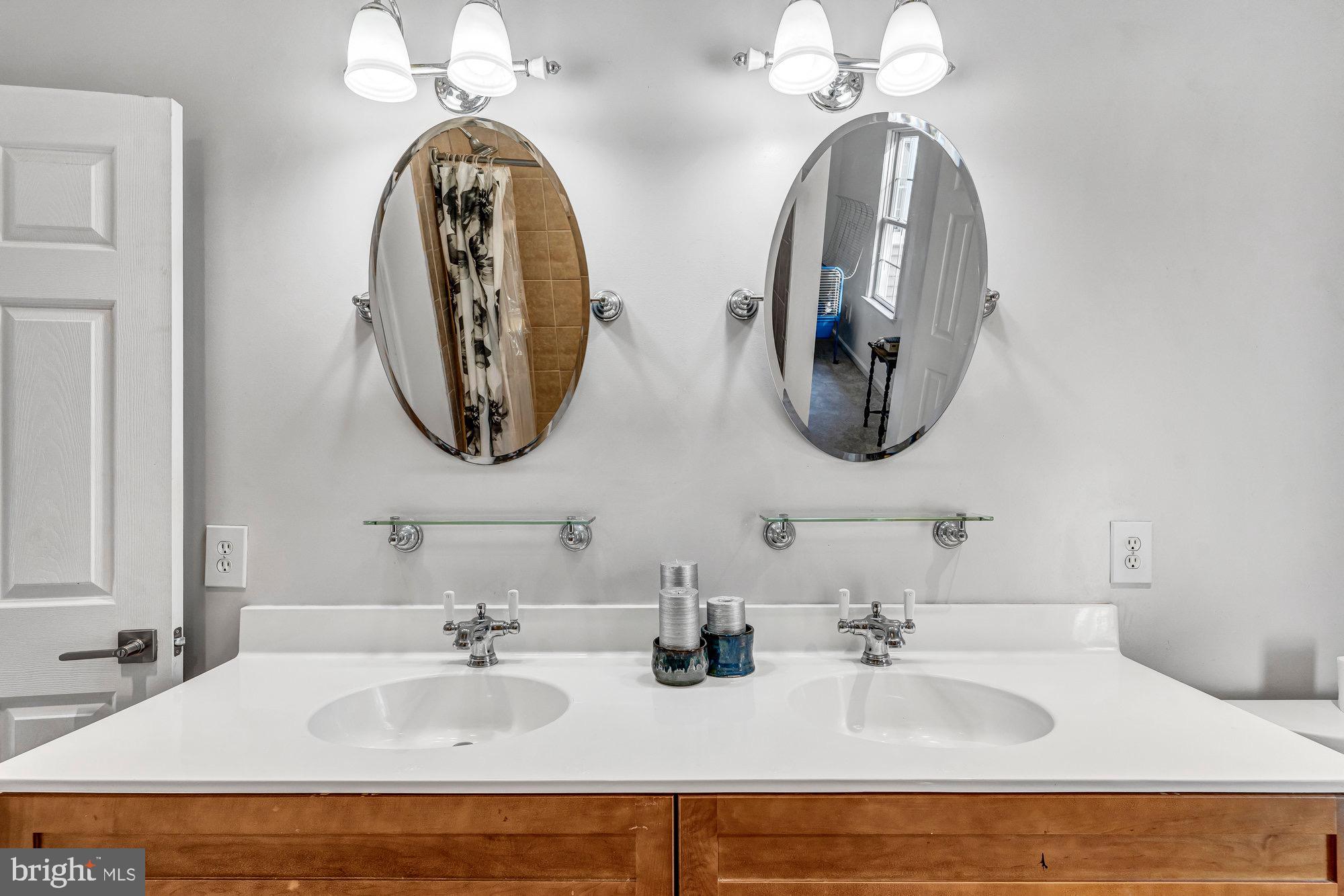 EAST VIENNA WOODS - Residential