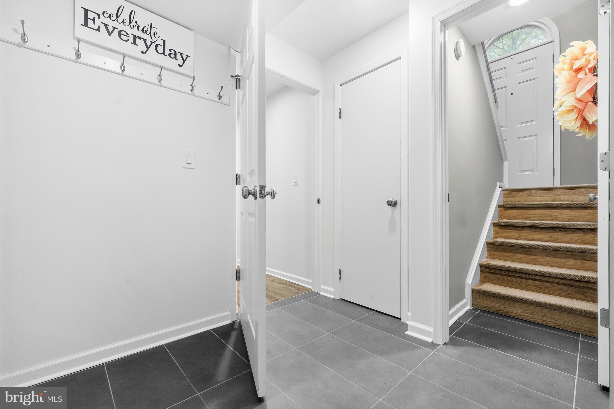 WILLIAMSBURG VILLAGE - Residential