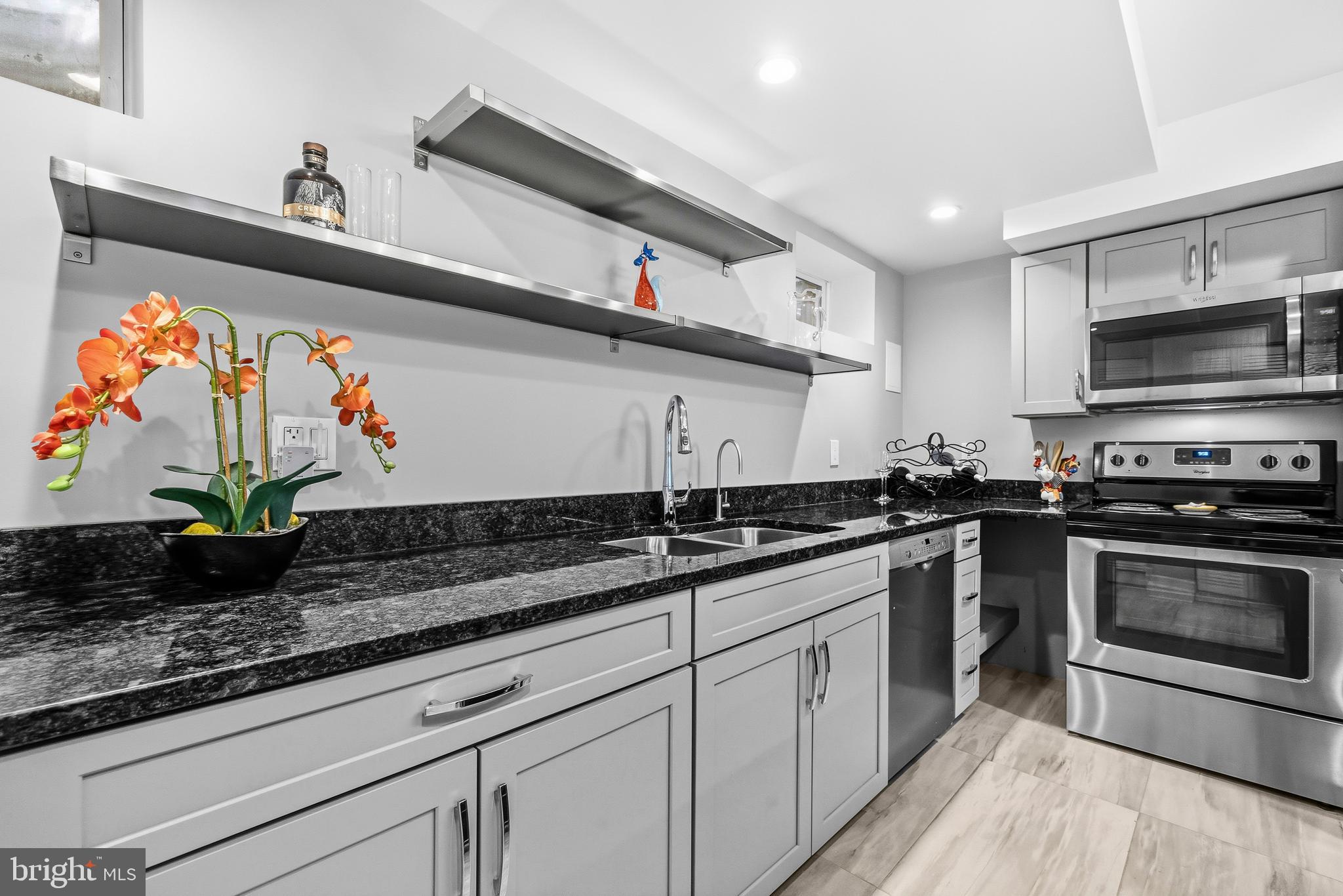 WILLIAMSBURG VILLAGE - Residential