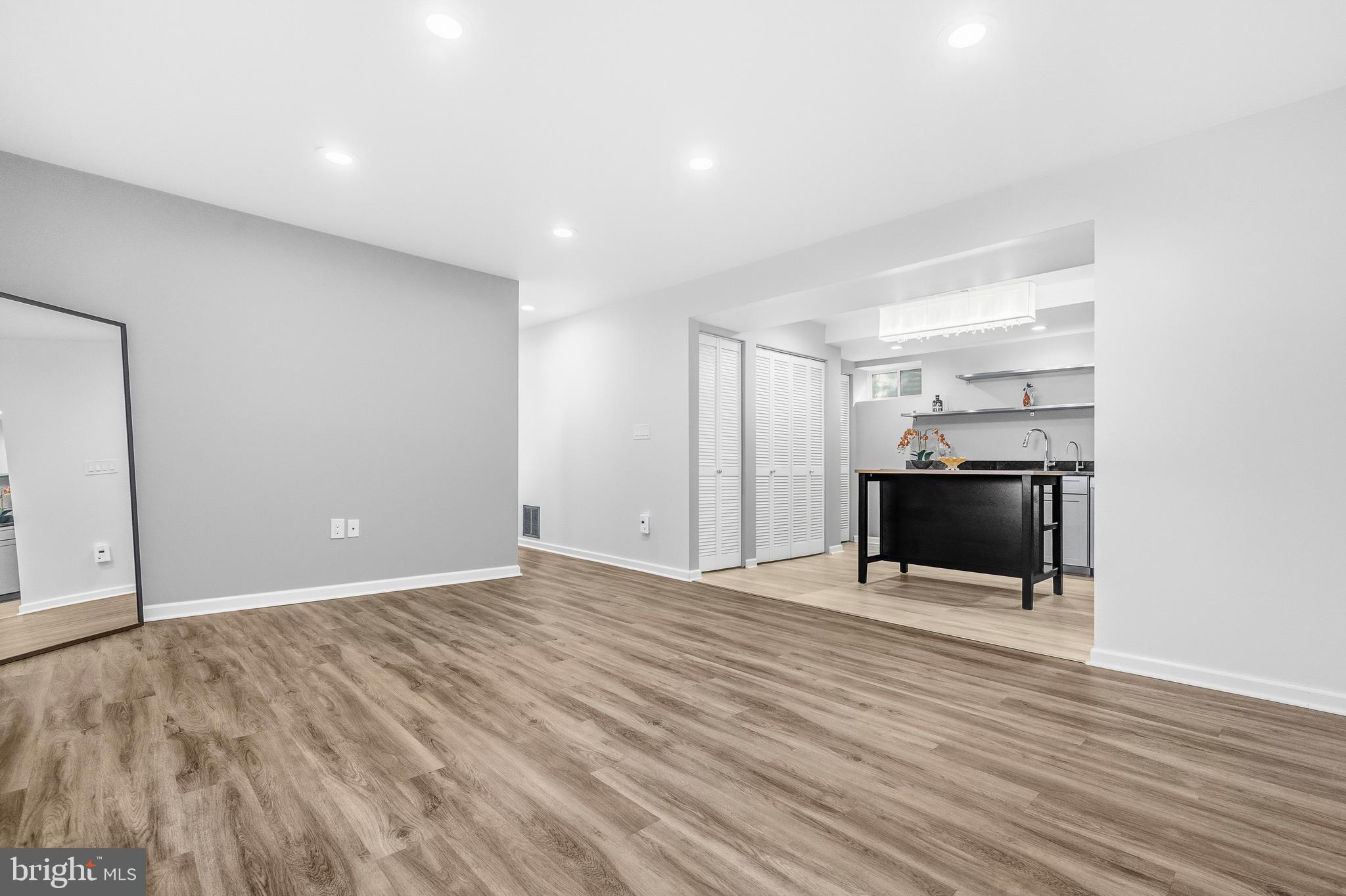 WILLIAMSBURG VILLAGE - Residential