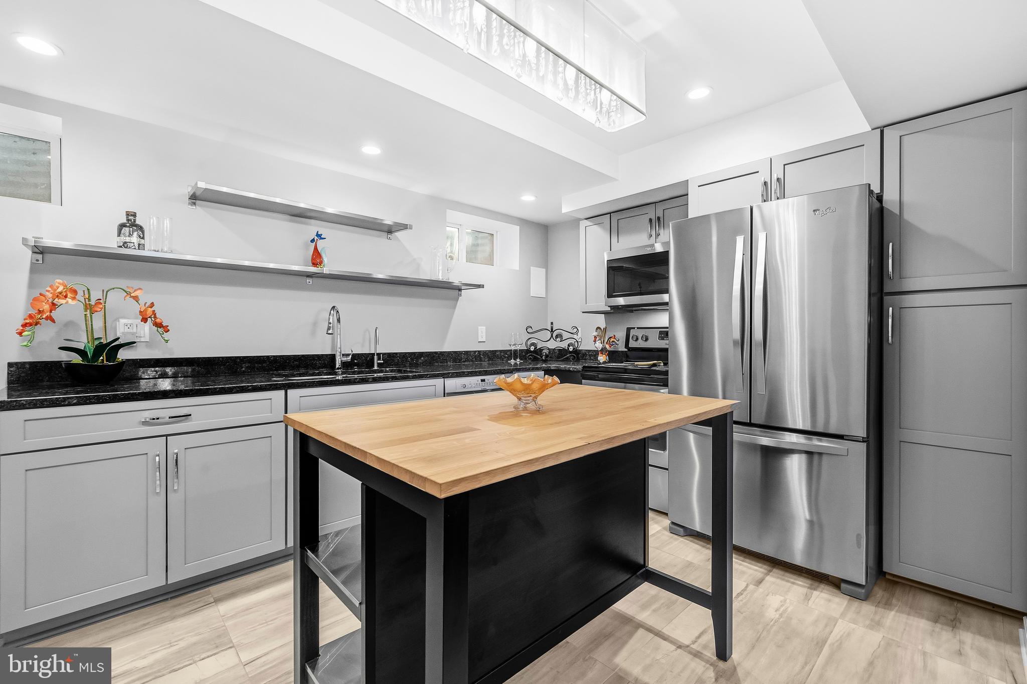 WILLIAMSBURG VILLAGE - Residential