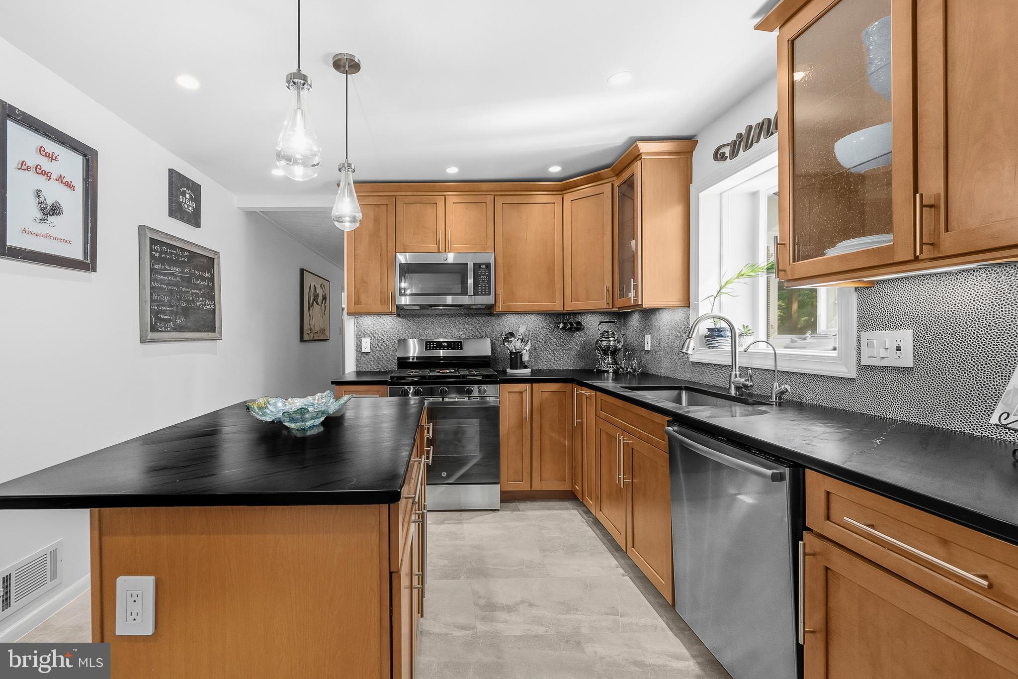 WILLIAMSBURG VILLAGE - Residential