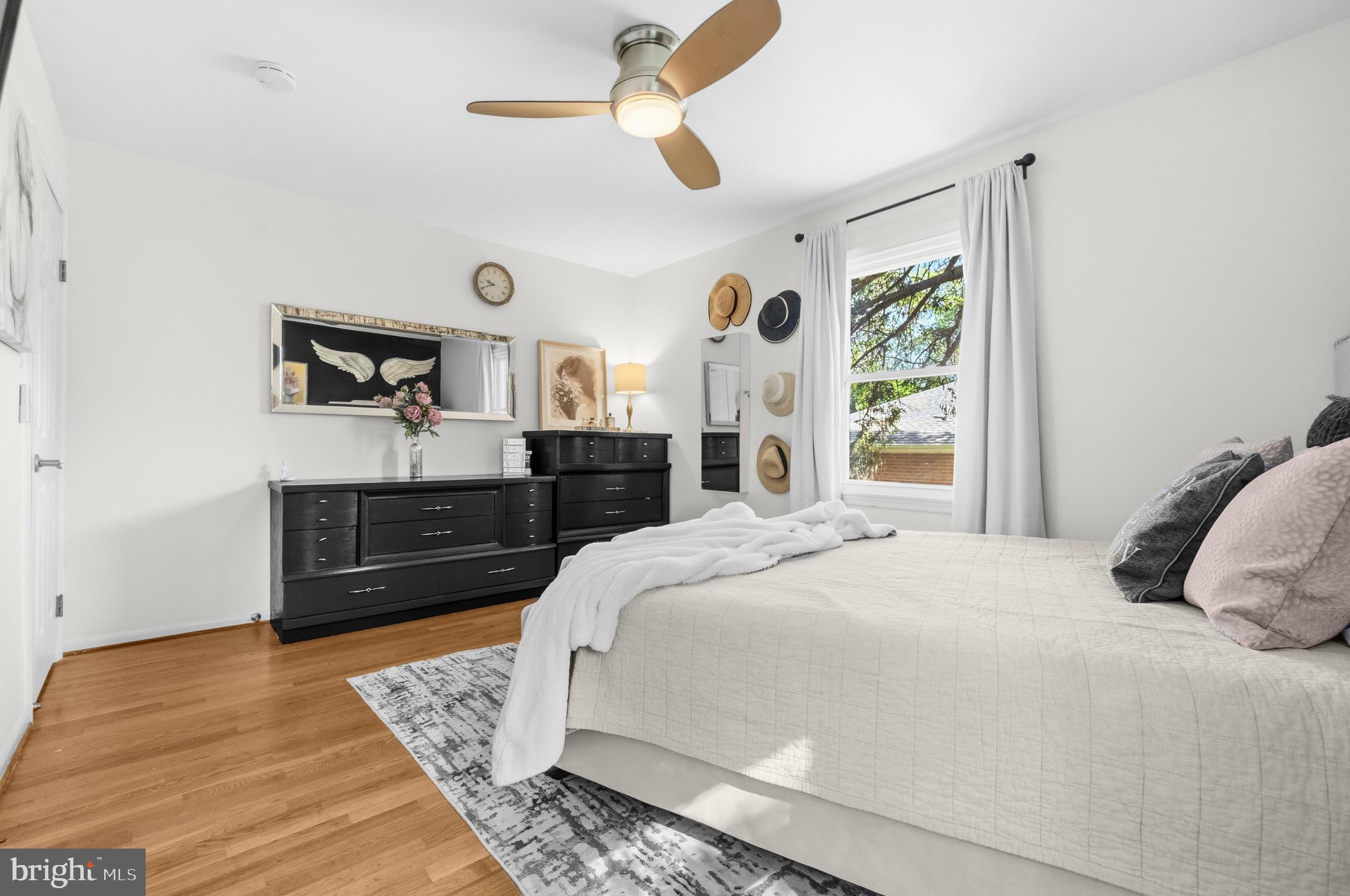 WILLIAMSBURG VILLAGE - Residential