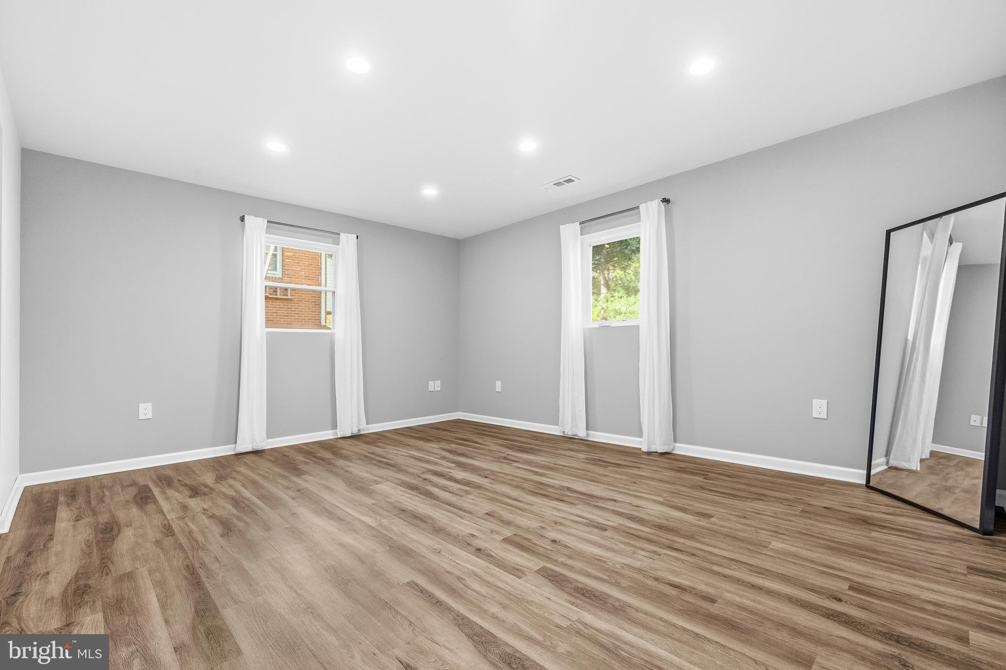 WILLIAMSBURG VILLAGE - Residential