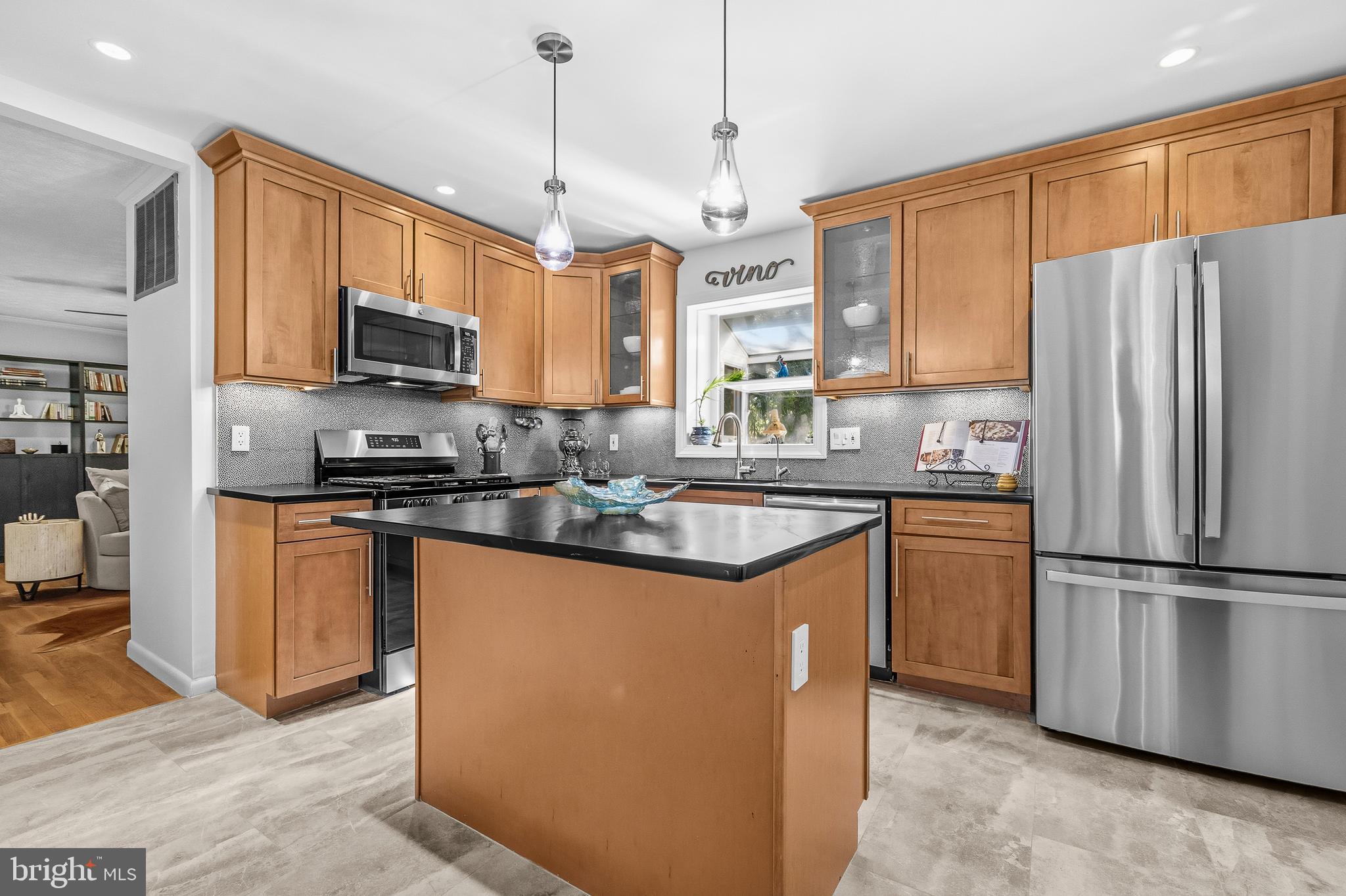 WILLIAMSBURG VILLAGE - Residential