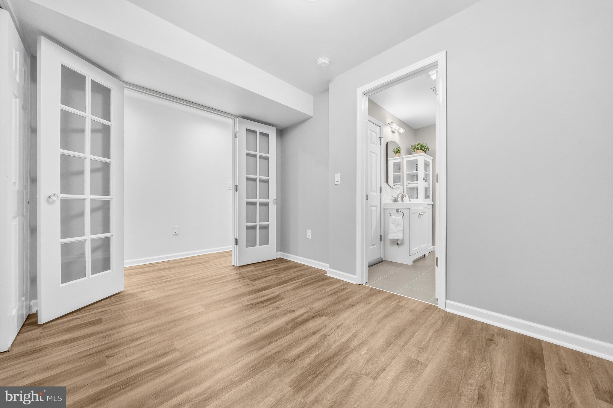 WILLIAMSBURG VILLAGE - Residential