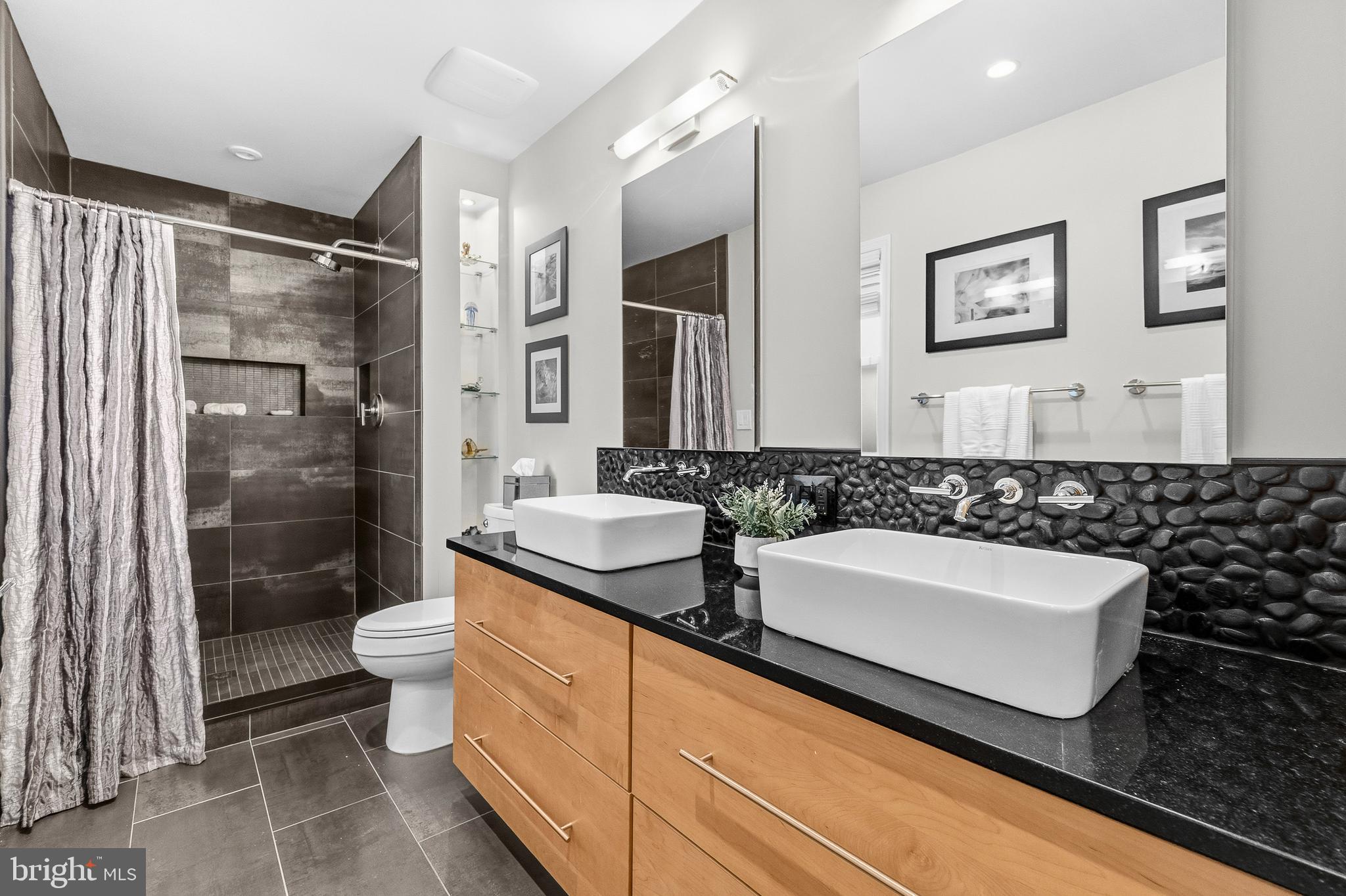 WILLIAMSBURG VILLAGE - Residential