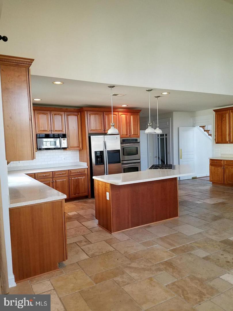 LAUREL HILL LANDBAY - Residential Lease