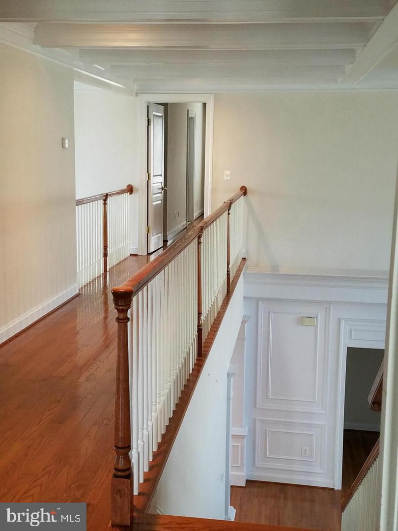 LAUREL HILL LANDBAY - Residential Lease