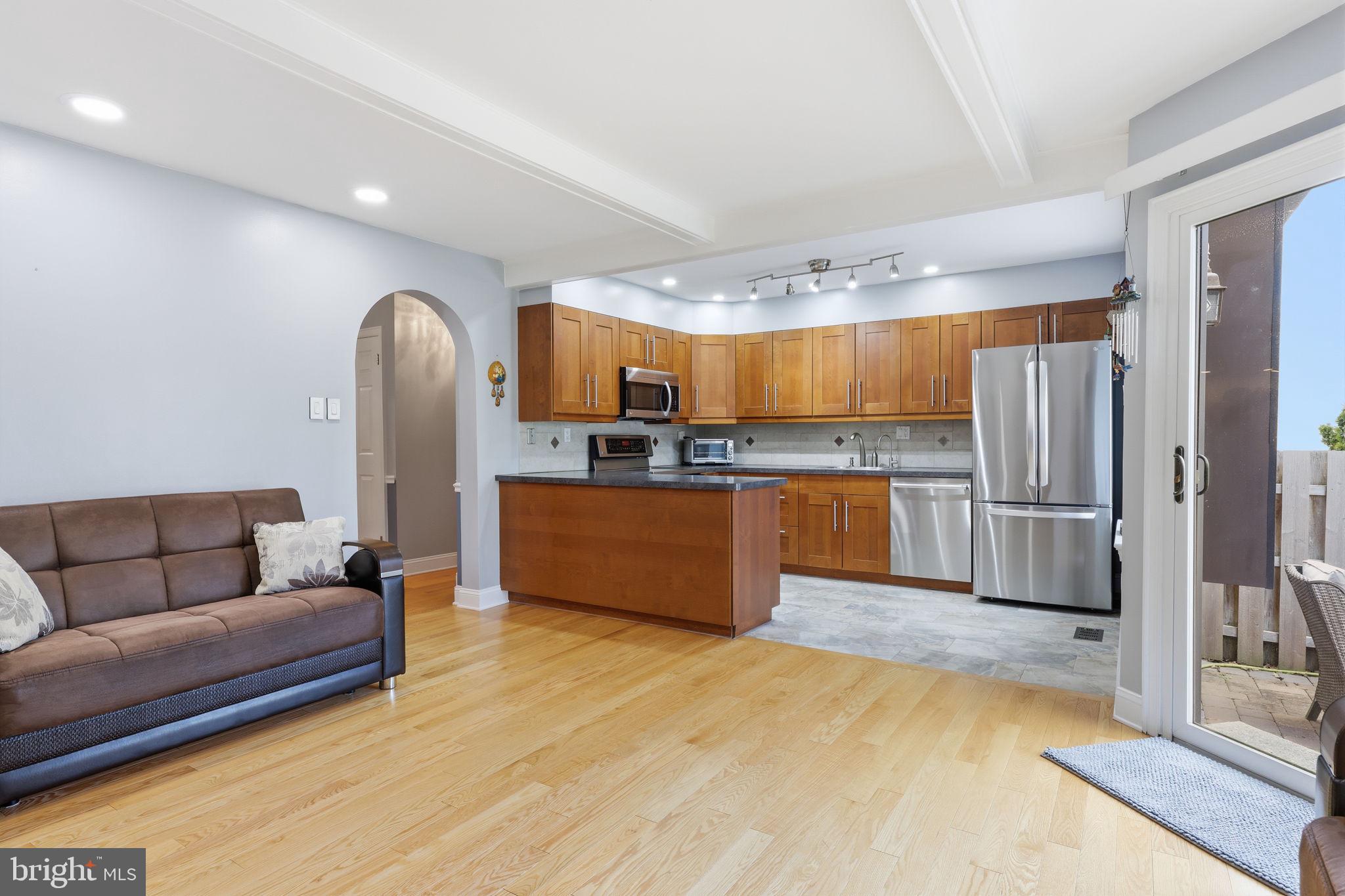 VILLAGE SHIRES - Residential