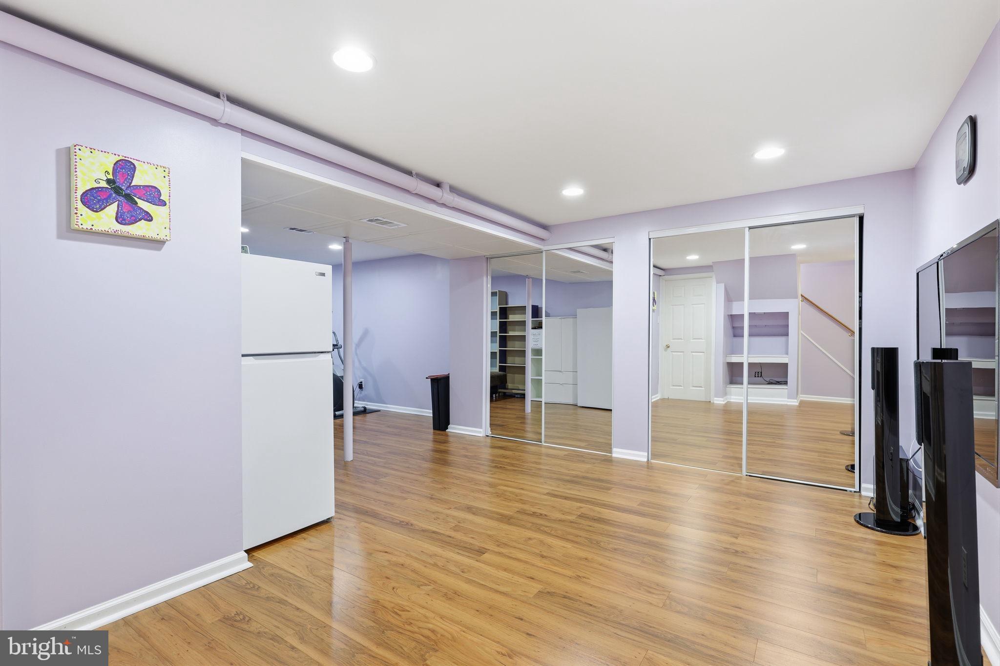 VILLAGE SHIRES - Residential