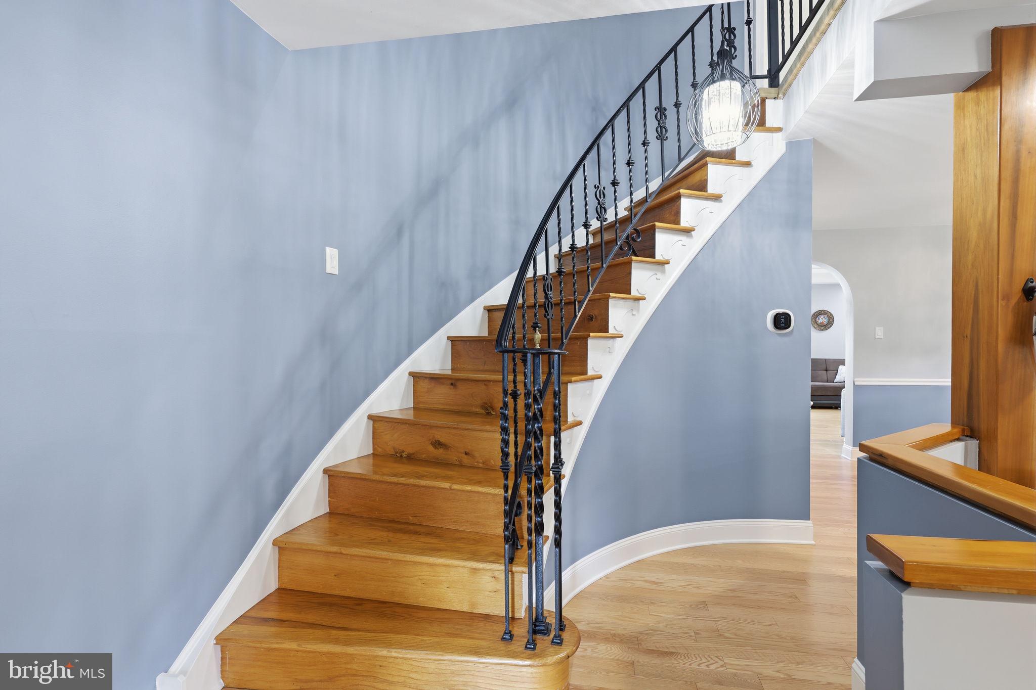 VILLAGE SHIRES - Residential