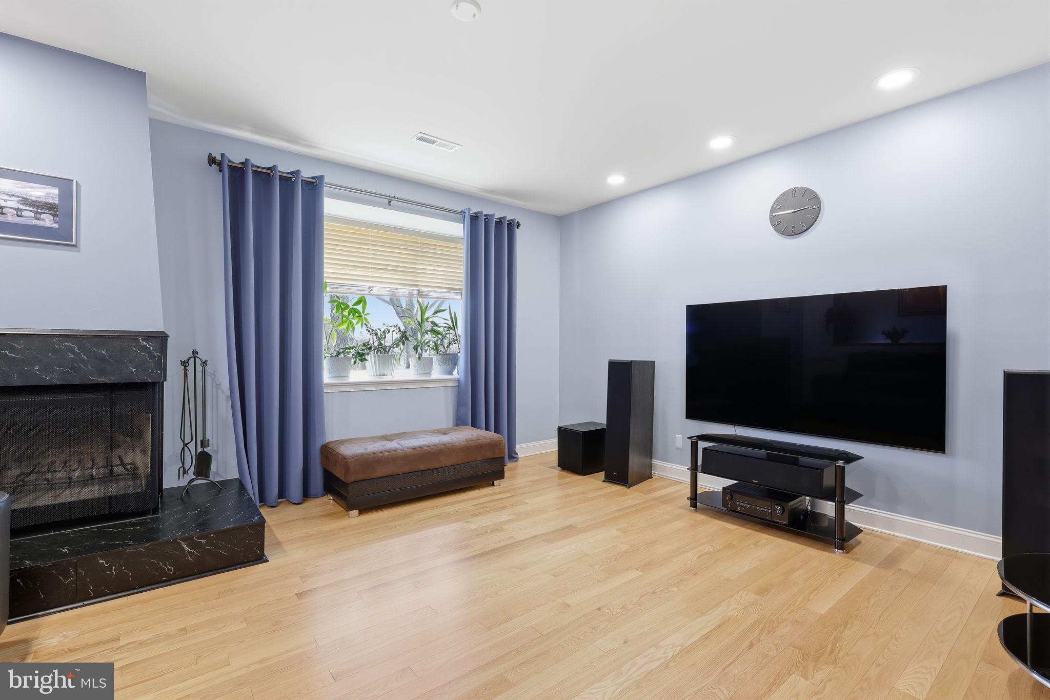 VILLAGE SHIRES - Residential